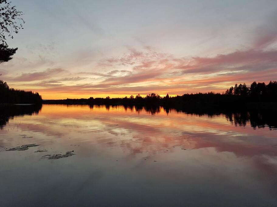 Charmig Gard Med Bastu, Strandtomt Och Utedusch I Naturskoent Omrade Sveg Exterior photo
