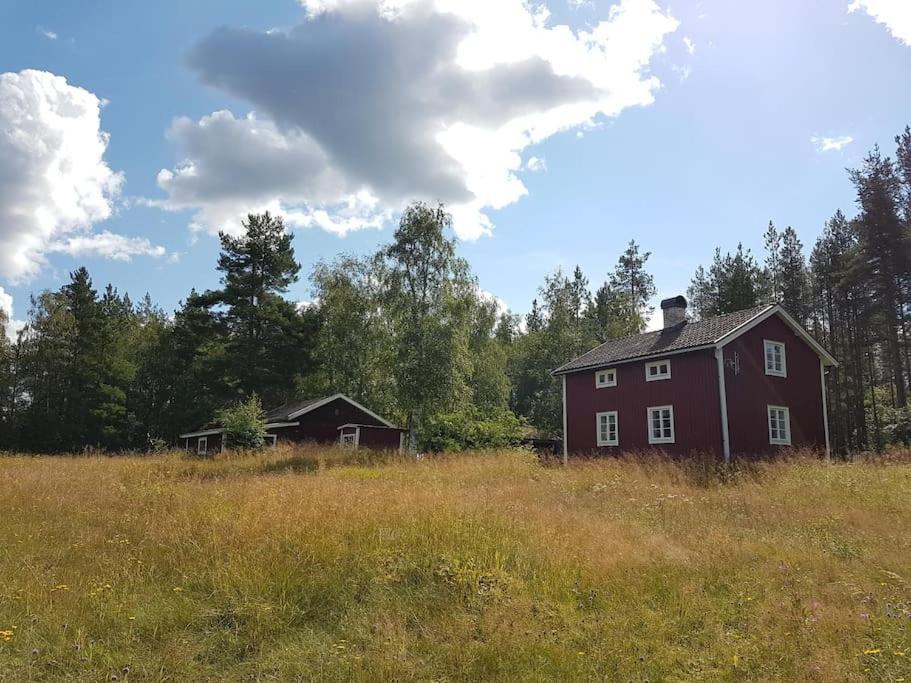 Charmig Gard Med Bastu, Strandtomt Och Utedusch I Naturskoent Omrade Sveg Exterior photo
